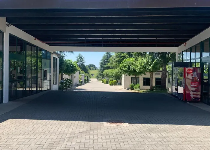 Hotel cerca del colegio: Albergue Monte Do Gozo